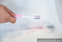 Bleeding Gums: Causes, Risks, and When to Visit Your Dentist