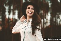 9 Ways to Whiten Teeth at Home and Prevent Future Stains