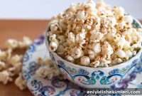 Cinnamon-Spiced Buttered Popcorn Recipe for Cozy Movie Nights