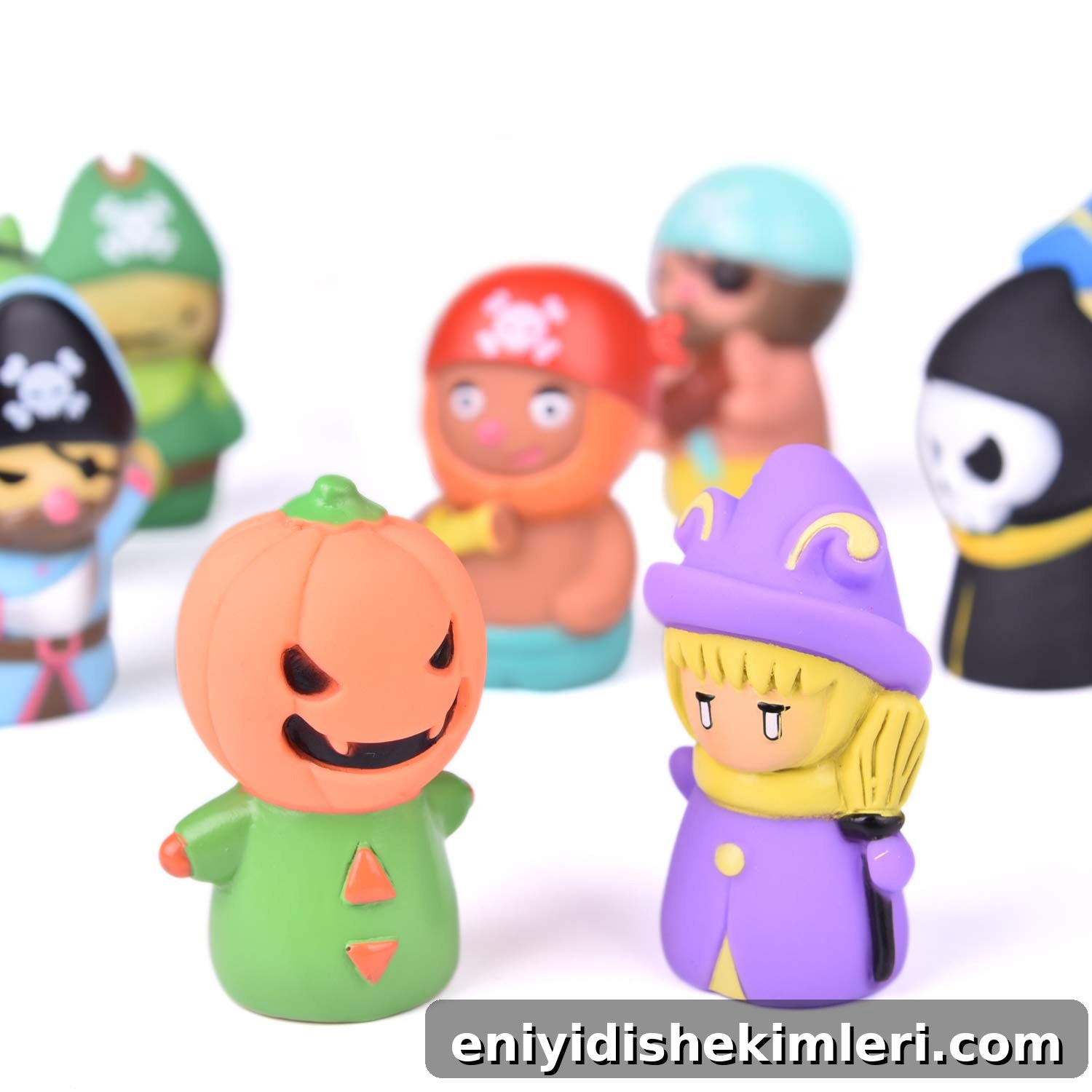 8 Fun Candy Alternatives for Halloween Kids Will Love 7 Image alt